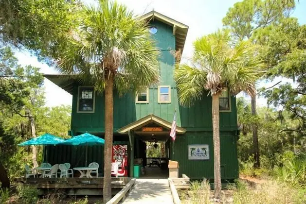 474 Tarpon Blvd