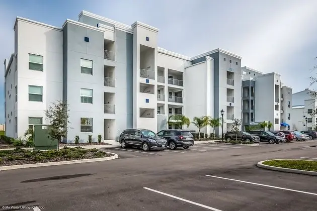 4741ct Unit101 Amazing Story Lake Brand New Condo