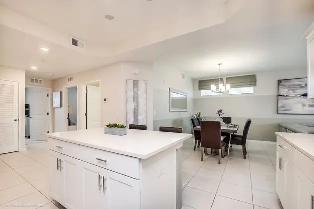4741ct Unit101 Amazing Story Lake Brand New Condo - Oda