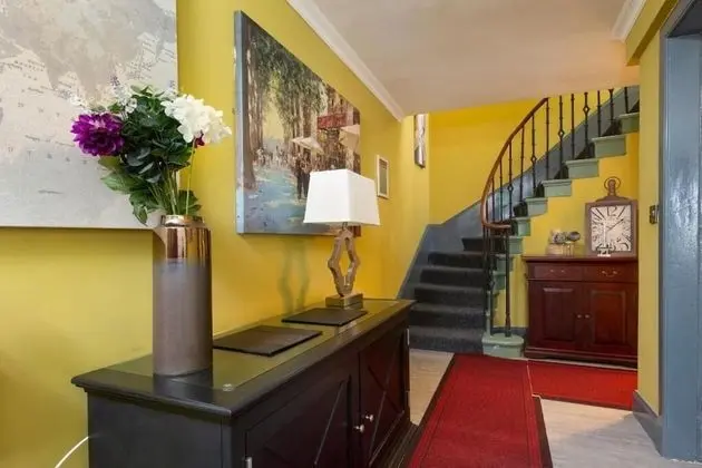 48 Gilmore Place Residences - Lobi