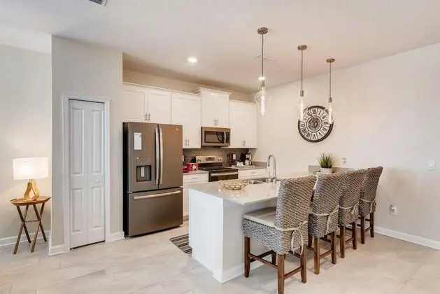 4801 ML - Storey Lake - Luxury 5 Bed Townhome - Mutfak