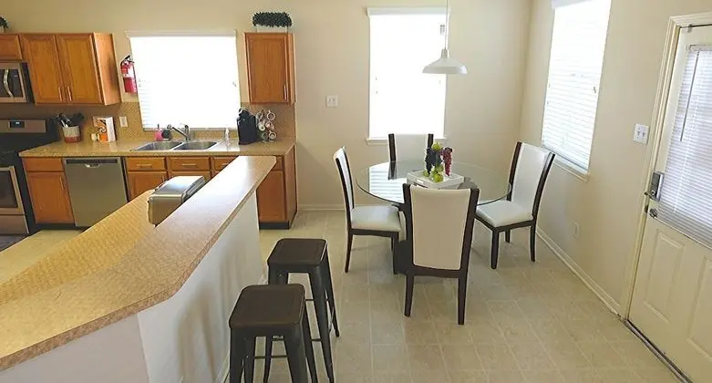 4Bdrm 2.5Bath 10Beds - Sugarland Fresno - Mutfak