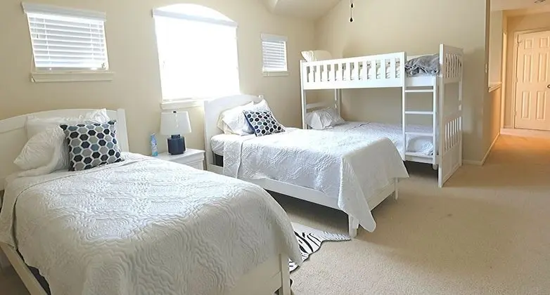 4Bdrm 2.5Bath 10Beds - Sugarland Fresno - Oda