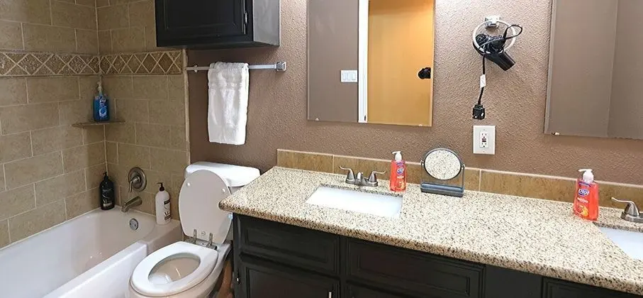4Bdrm 2Bath 9Beds - 25mins to Downtown - Banyo Tipleri