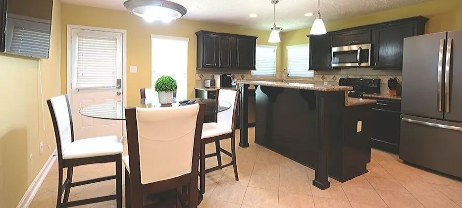 4Bdrm 2Bath 9Beds - 25mins to Downtown - Mutfak
