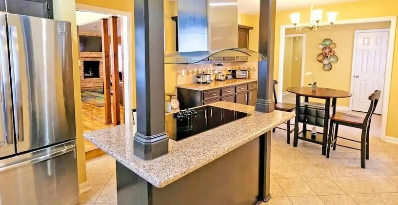 4Bdrms 2Bath 6Beds - Med-Center MM-Park - Mutfak