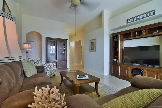 4BR 3BA Home In Calabay Parc