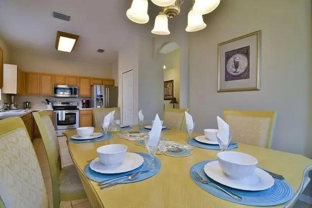 4BR 3BA Home In Calabay Parc - Mutfak