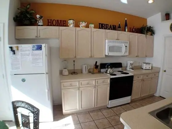 4BR 3BA Home in Windsor Palms by CV-8112 - Mutfak
