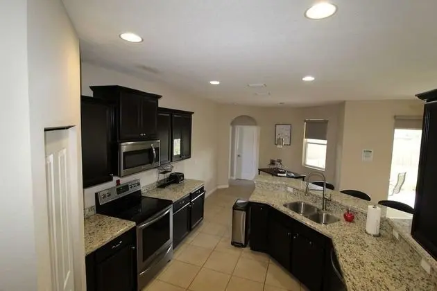 4BR 3BA House in Miami by ASVR-12748 - Mutfak