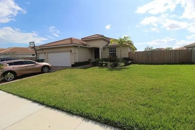 4BR 3BA House in Miami by ASVR-12748 - Öne Çıkan Resim