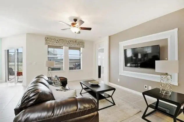 4BR 3BA Pool Home In Davenport