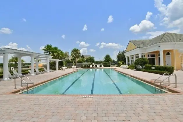 4BR 3BA Pool Home in Gated Golf Community