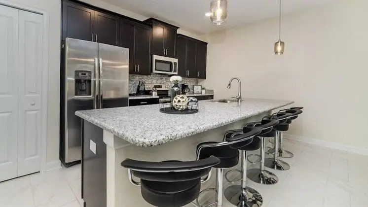 4BR 3BA Town Home in Champions Gate - Mutfak