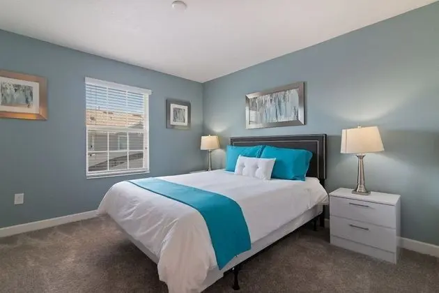 4BR 3BA Town Home in Storey Lake - Oda