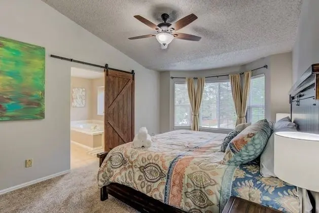 4BR AF Academyw/hot Tub & Firepit - Oda