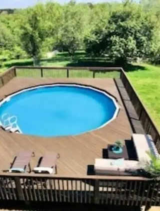 4BR Chalet with Seasonal Pool Hot Tub - Dış Mekan
