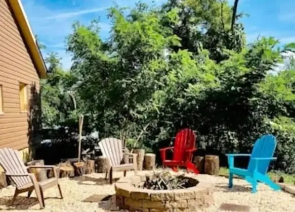 4BR Chalet with Seasonal Pool Hot Tub - Öne Çıkan Resim
