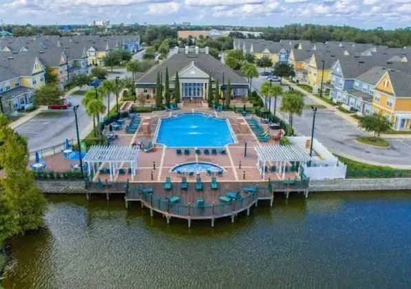 4BR Luxury home, Themed rooms -10 Minutes to Disney