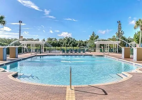 4BR Luxury home, Themed rooms -10 Minutes to Disney - Havuz