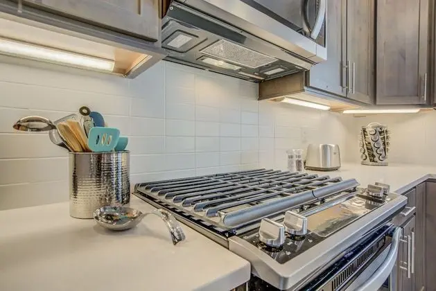 4BR Mnt Viewsmodern Urbanityrooftop Patio - Mutfak