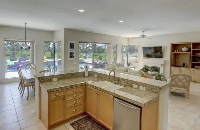 4BR PGA West Pool Home by ELVR - 56600 - Mutfak