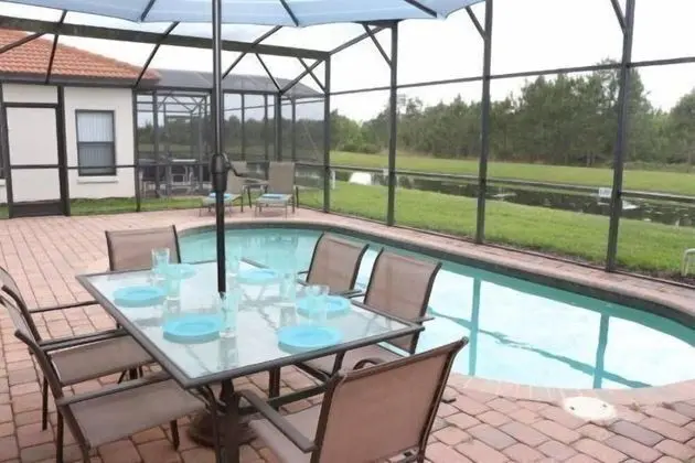 4BR Pool Home in High Grove