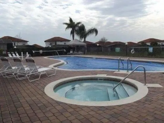 4BR Pool Home in High Grove - Havuz