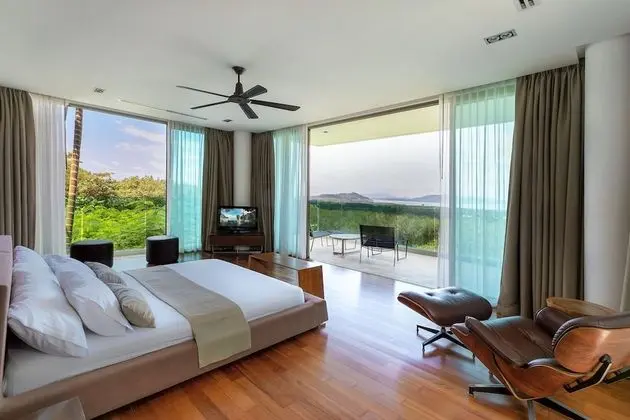 4BR Seaview Villa with Gym and Cinema Room - Oda