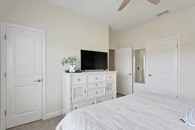 4BR Townhome in Storey Lake by SHV-4947 - Oda