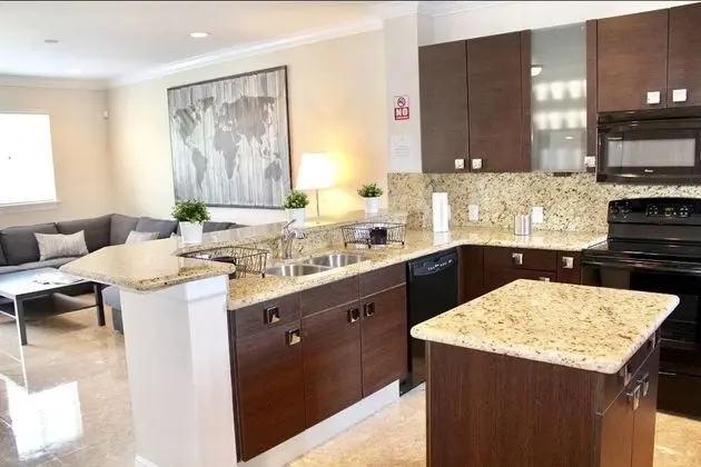4BR Townhouse 906 by Ideal Experience VR - Mutfak