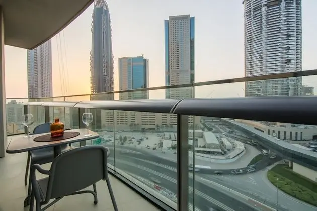 5 Apt in Architectural Marvel of Dubai