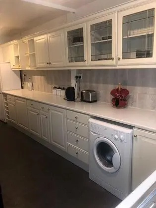 The 5 bed House With Spacious Rooms and Lounge - Mutfak