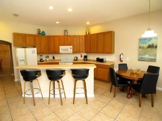 5 BED Pool Home With Conservation View - Mutfak