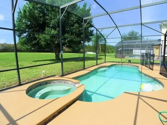 5 BED Pool Home - Oda