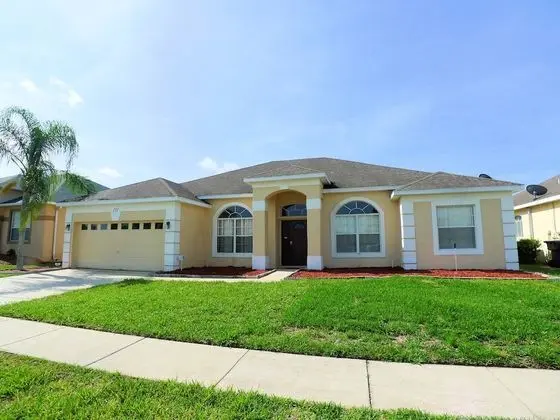 5 BED Pool Home IN Golf Community