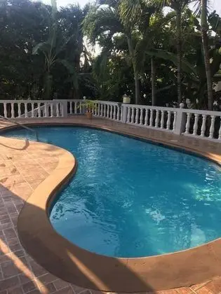 5-bed Villa and Pool in Runaway Bay, Jamaica - Havuz
