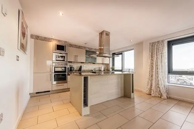 5 Bedroom 3 Bathroom Penthouse Apartment - Mutfak
