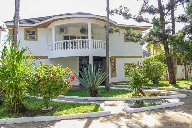 5-bedroom Villa - 3 Mins Walk To The Beach - Dış Mekan
