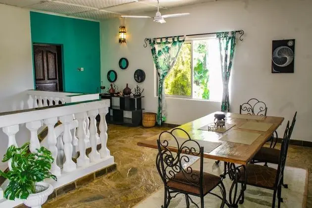 5-bedroom Villa - 3 Mins Walk To The Beach - Yerinde Yemek