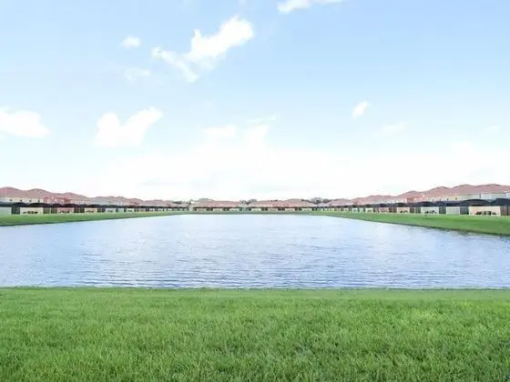 5 Bedroom 4 Bath Paradise Palms Town Home With a Lake View