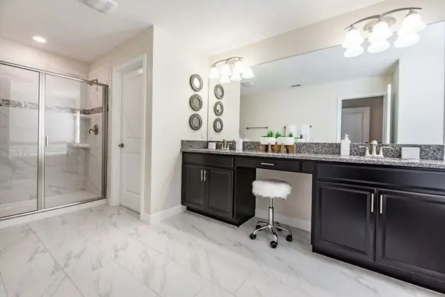 5 Bedroom 5 Bathroom in Storey Lake 4740shd - Oda