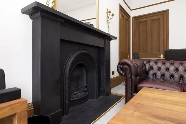 5 Bedroom Apt Near Meadows & George Square - İç Mekan