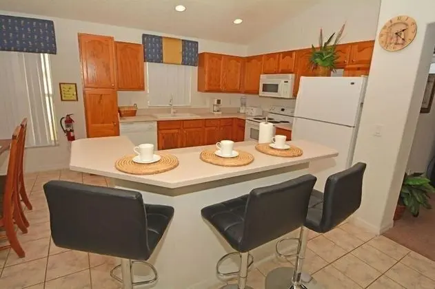 5 Bedroom Pool Home In Indian Creek Kissimmee FL - Mutfak