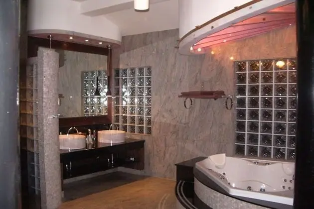 5 Bedroom Seaview Villa Tongson Bay - Banyo Tipleri