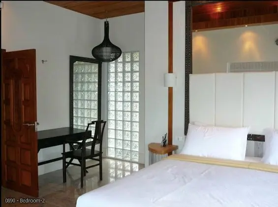 5 Bedroom Seaview Villa Tongson Bay - Oda