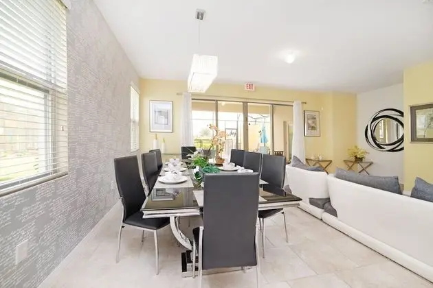 5 Bedroom Solterra Townhome - Oda