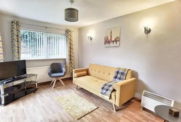 5 Bedroomed House Available for Guests and Contractors Wifi Parking - Öne Çıkan Resim