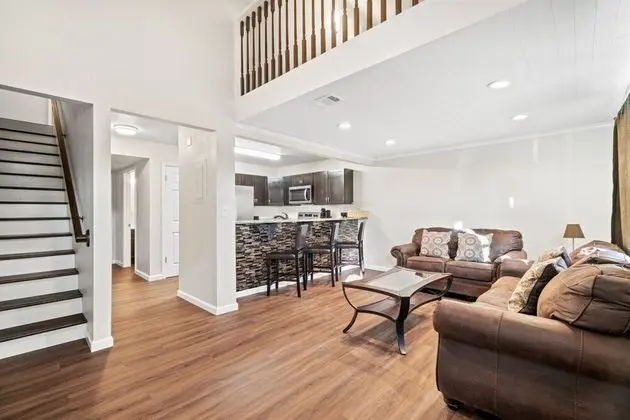 5218 Beach Drive A - Öne Çıkan Resim