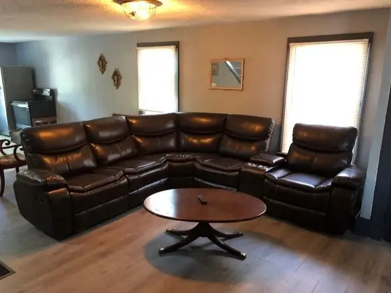 The 540 With Private Yard & Parking, Near Falls & Casino by Niagara Hospitality - Oda Düzeni